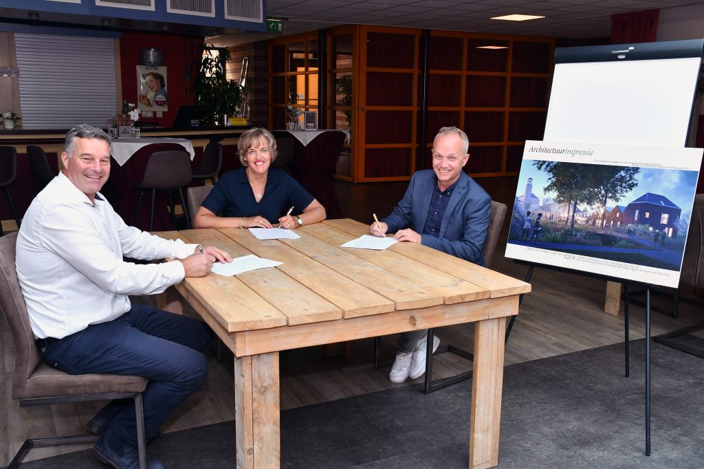 Ondertekening verkoopovereenkomst gemeentehuis Venhuizen